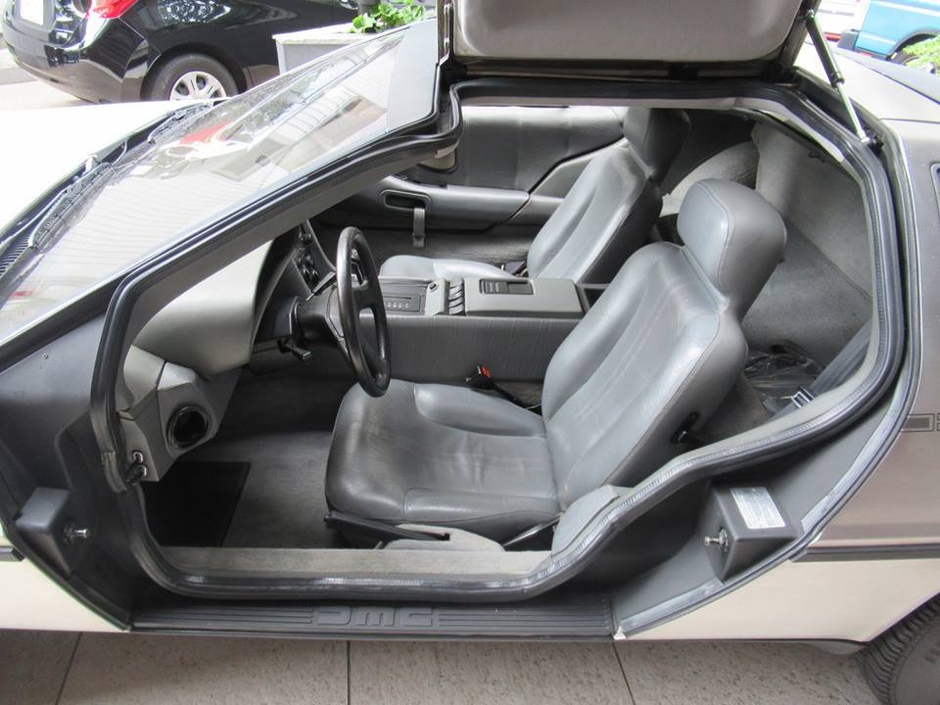 デロリアン DMC-12　車内