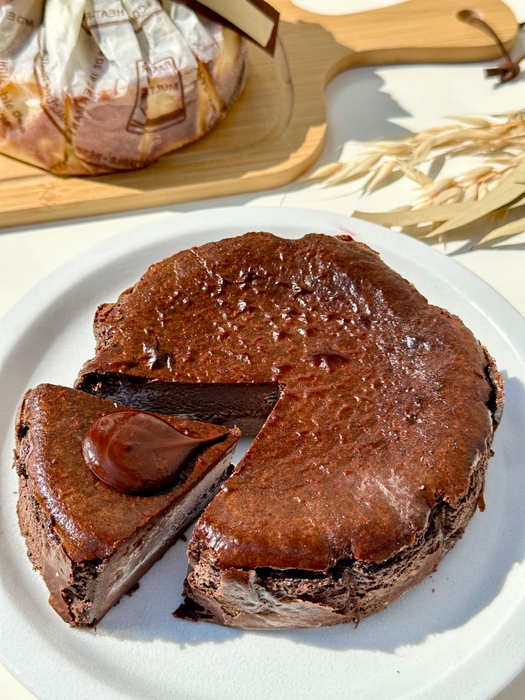 濃厚チョコレートバスクチーズケーキ