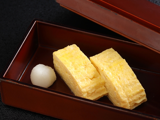 朝採れの平飼い卵は、濃厚なコクが絶品です