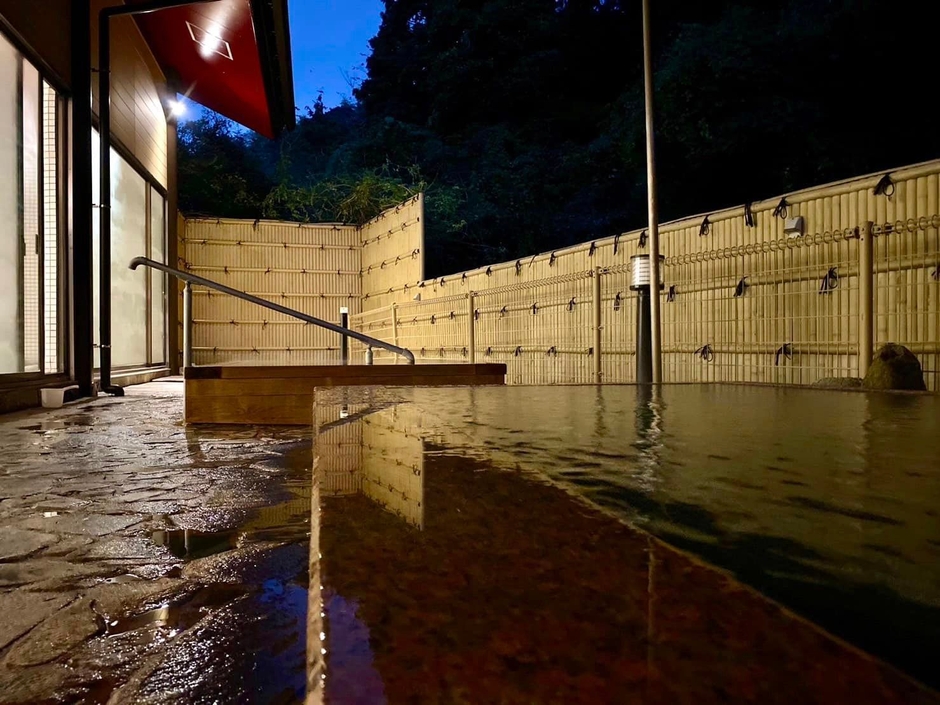 ムーディーな露天風呂