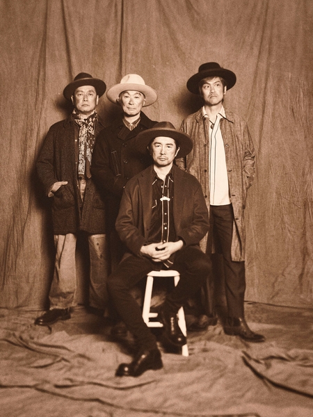 怒髪天(Ds. 坂詰克彦/Bs. 清水泰次/Vo. 増子直純/Gt. 上原子友康)(左→右)