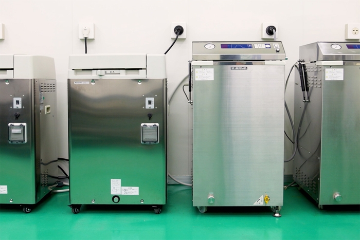 殺菌調理釜(左:達人釜・右:レトルト軒)