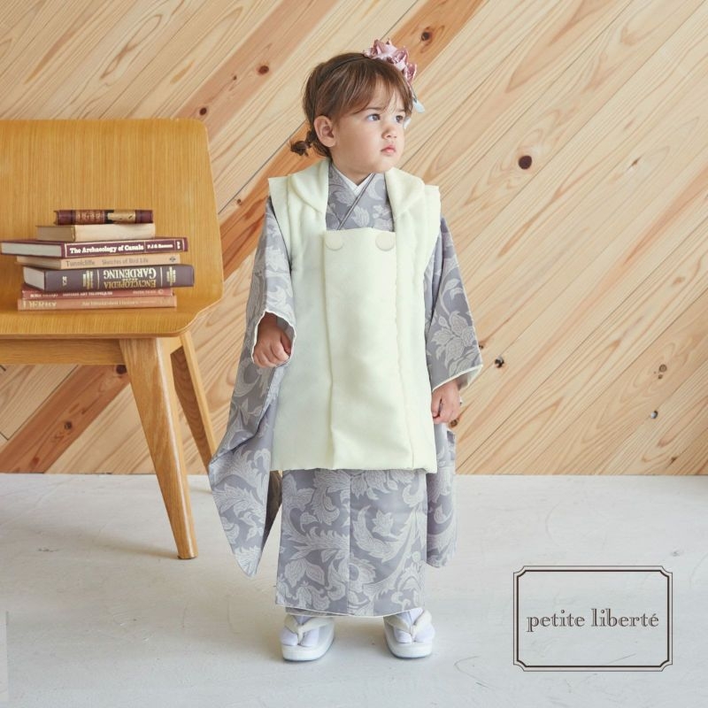 女の子 クリーム、唐草グレー