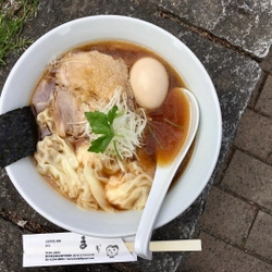 10種の素材を無化調調理！名店「麺やほころび」が 本日！高円寺から不動前へ移転オープン！！