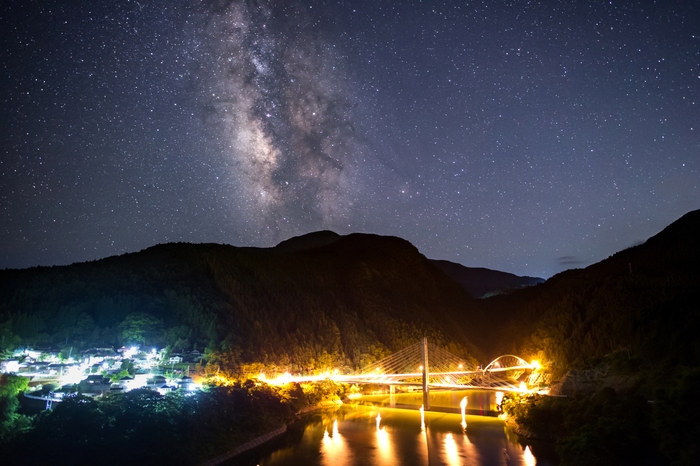 かわかもの森と水が生み出す、息を呑むような「源流の星空」