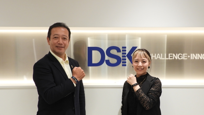 左:株式会社電算システム常務取締役執行役員 渡邉 裕介右:株式会社リィ代表取締役 廣瀬 あゆみ様