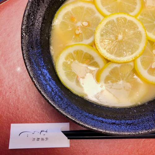 SNS映え　檸檬ラーメン