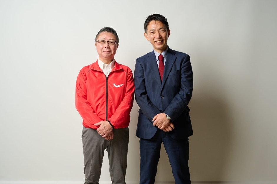 左側：浜野慶一氏 右側：八幡業務部会長