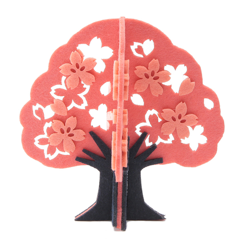 「フェルト 桜」価格：290円／サイズ：W15×H14cm／玄関やデスクの上に置くだけで春の訪れを感じるミニサイズの桜の木です。
