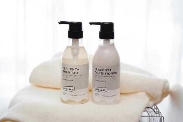 北海道・とみおかクリーニングが開発したヘアケア製品 「LIFELAB°シャンプー／コンディショナー」を販売開始！　 ～30～50代以降の方々へのゆらぎの髪質にアプローチ～