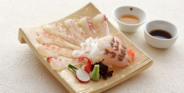 造里：鳴門鯛薄造り 松皮造り