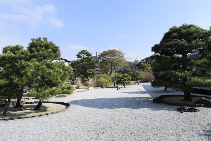 約2,000平米の面積を誇る <日本庭園>