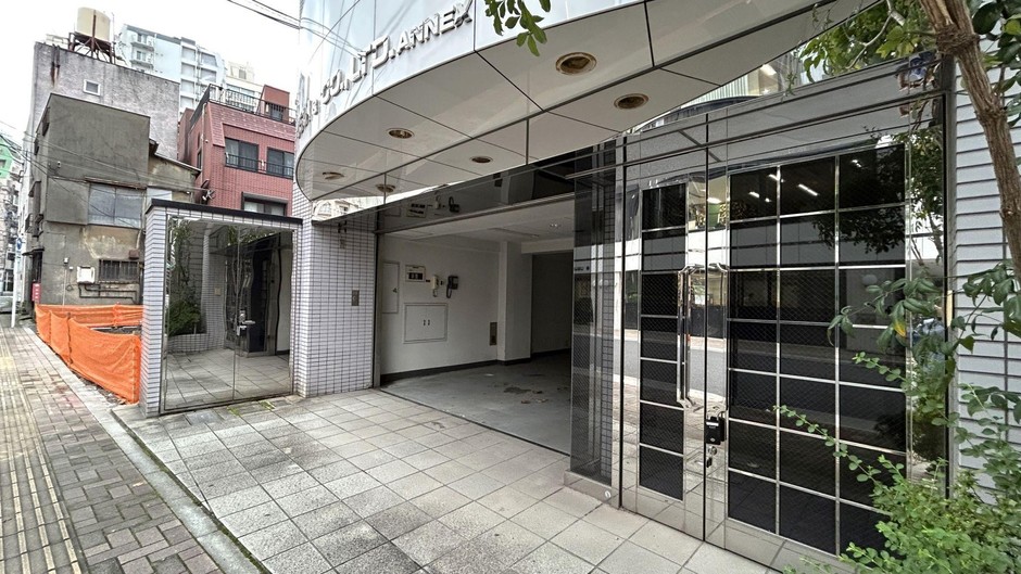 TIME SHARING 田原町 USUI ANNEX エントランス