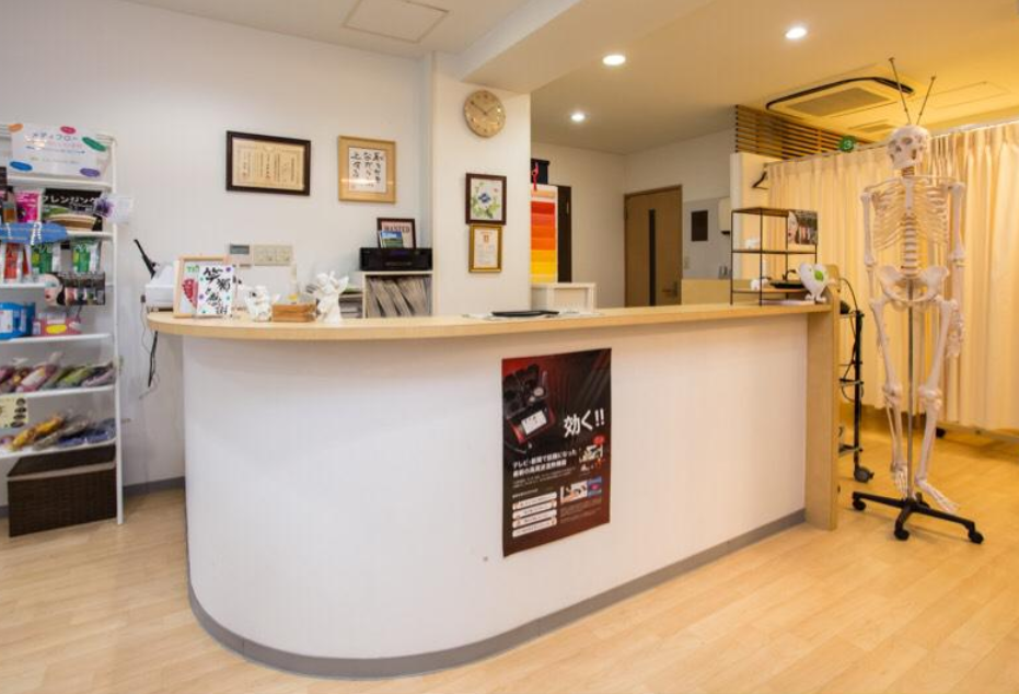 豊中駅徒歩5分『豊中愛整骨院』足から血流・体全体を整えて外反母趾や変形性膝関節症といった不調を改善へと導く豊中市の整体院!Findサービスで情報を公開中