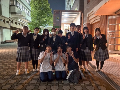 発送作業に参加した生徒たち