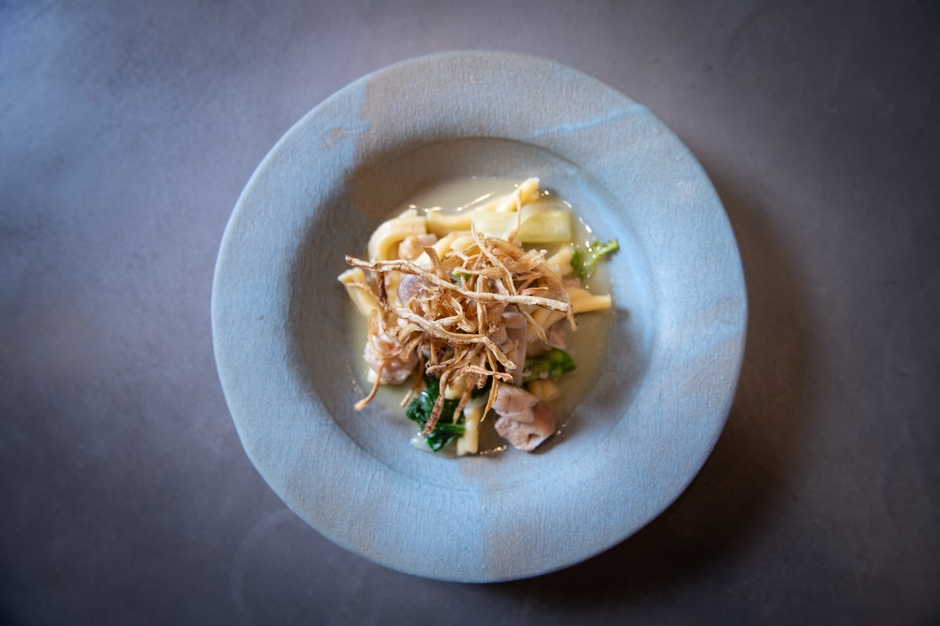 自家製カサレッチェ　甲斐路軍鶏と春野菜のブロード仕立て