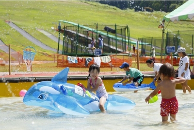 子供に大人気キッズパーク内「じゃぶじゃぶ池」