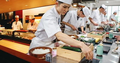 授業料を改定『寿司職人養成コース』をリニューアル！ 30万円お得に　昼は学校／夜は寿司屋で働ける超実践的カリキュラム