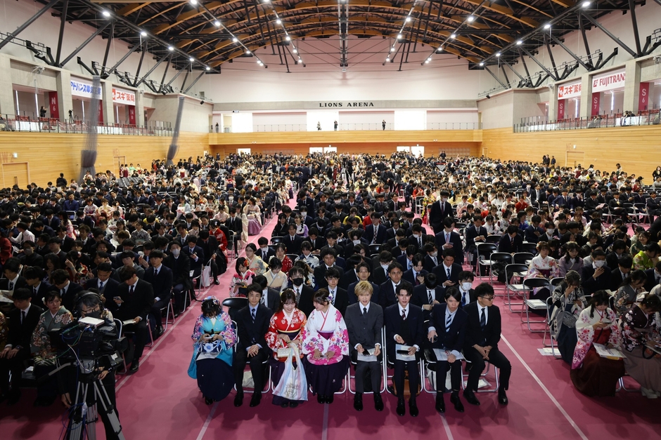 LIONS ARENAを埋めた卒業生・修了生ら