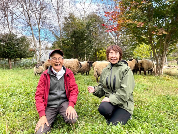 写真の左が生産者の山田忠男さん、右が当社 代表取締役社長の前川弘美