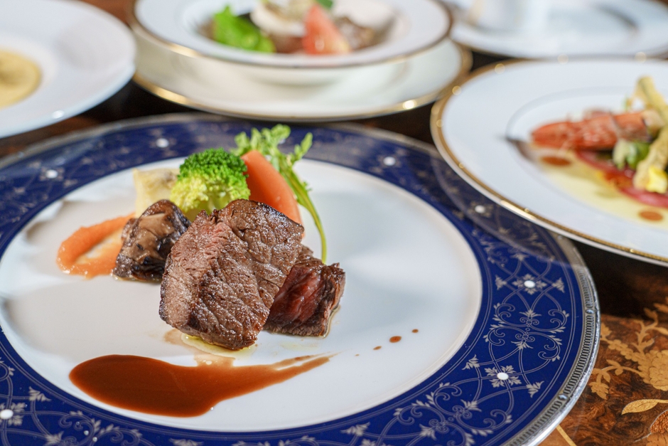 ▲『冬の特別コース-冬華-』のメイン料理「淡路牛フィレ肉のソテー フォアグラと里芋のテリーヌ」