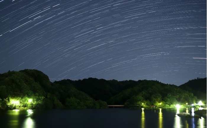 夜は満天の星空シャワーを浴びてリラックス。