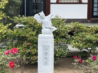 牛若丸像