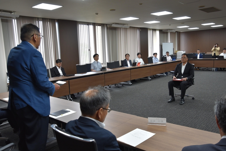 学部長会議に先立ち表彰式を開催