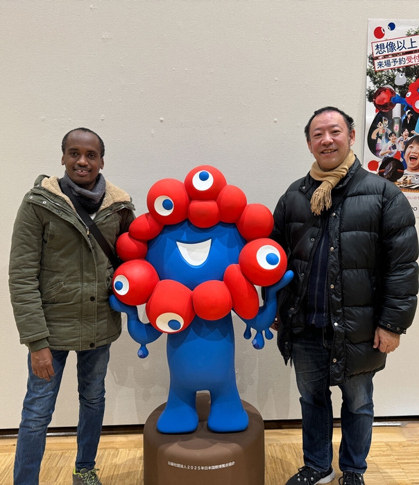 万博開幕前の準備中