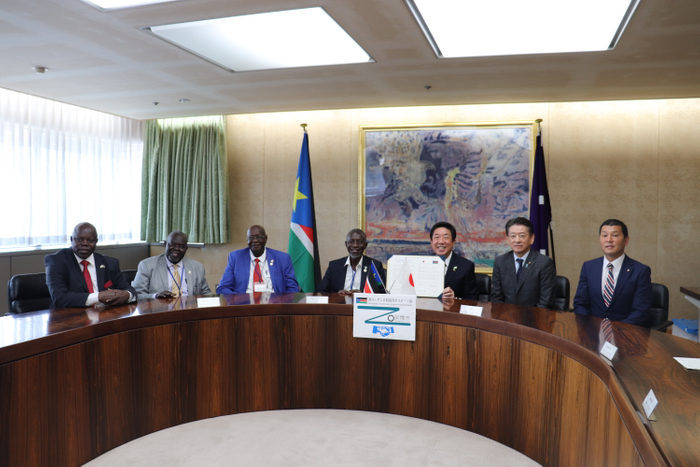 南スーダン共和国青年スポーツ省と群馬県前橋市とのスポーツ交流に関する協定締結の様子（令和4年10月）