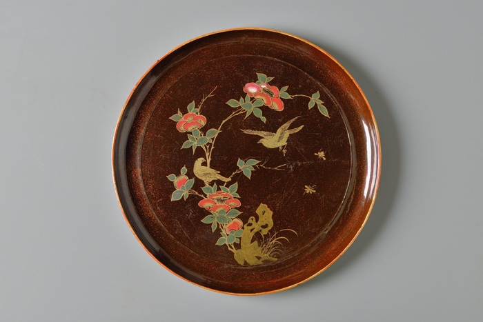 黒漆花鳥密陀絵箔絵盆(くろうるしかちょうみつだえはくえぼん)