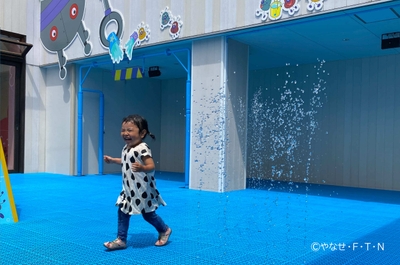 ばいきんまんの水あそびひろば＿床から水が次々と飛び出す噴水