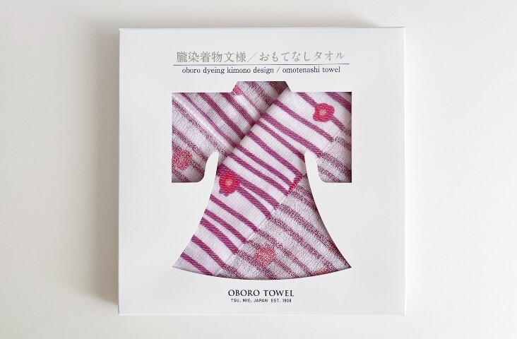 畳み方から見せ方まで細部にまでこだわった「おもてなしタオル」のパッケージ(表面)
