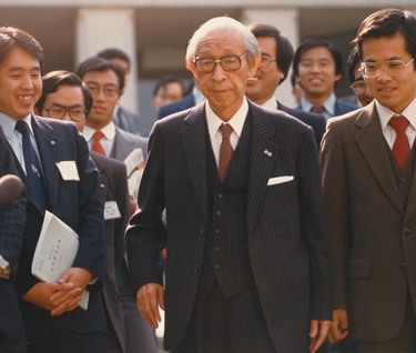 松下幸之助と塾生たち2