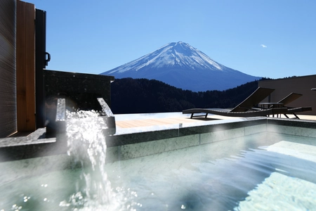 【1周年記念】天空の温泉ヴィラ紬 河口湖　 8月のご予約限定で山梨県産ハーフワインをプレゼント！ 贅沢な非日常空間をご堪能ください