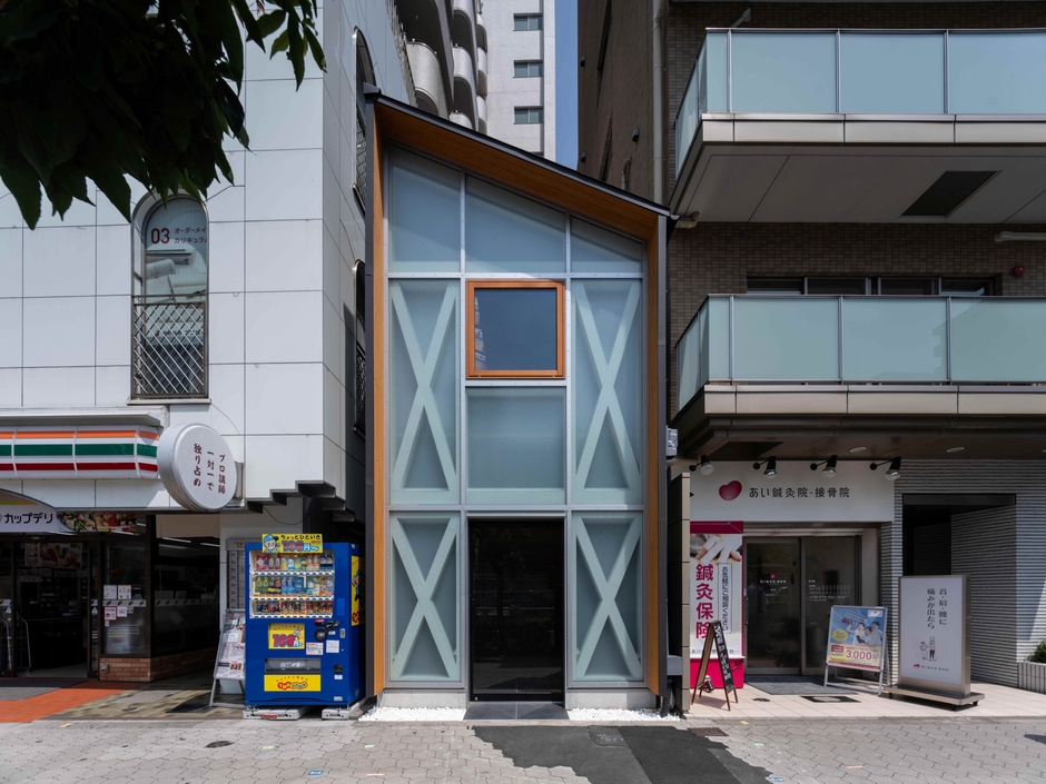 ケイミュー賞 桑原年弘建築設計事務所 様 「谷9店舗」<大阪府大阪市> 撮影 母倉知樹