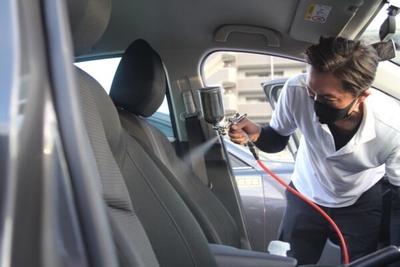 教習車に光触媒コーティングを施しています