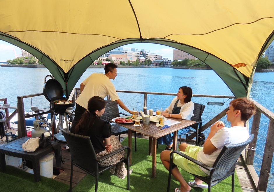 オーシャンビューテラス席で優雅にBBQ