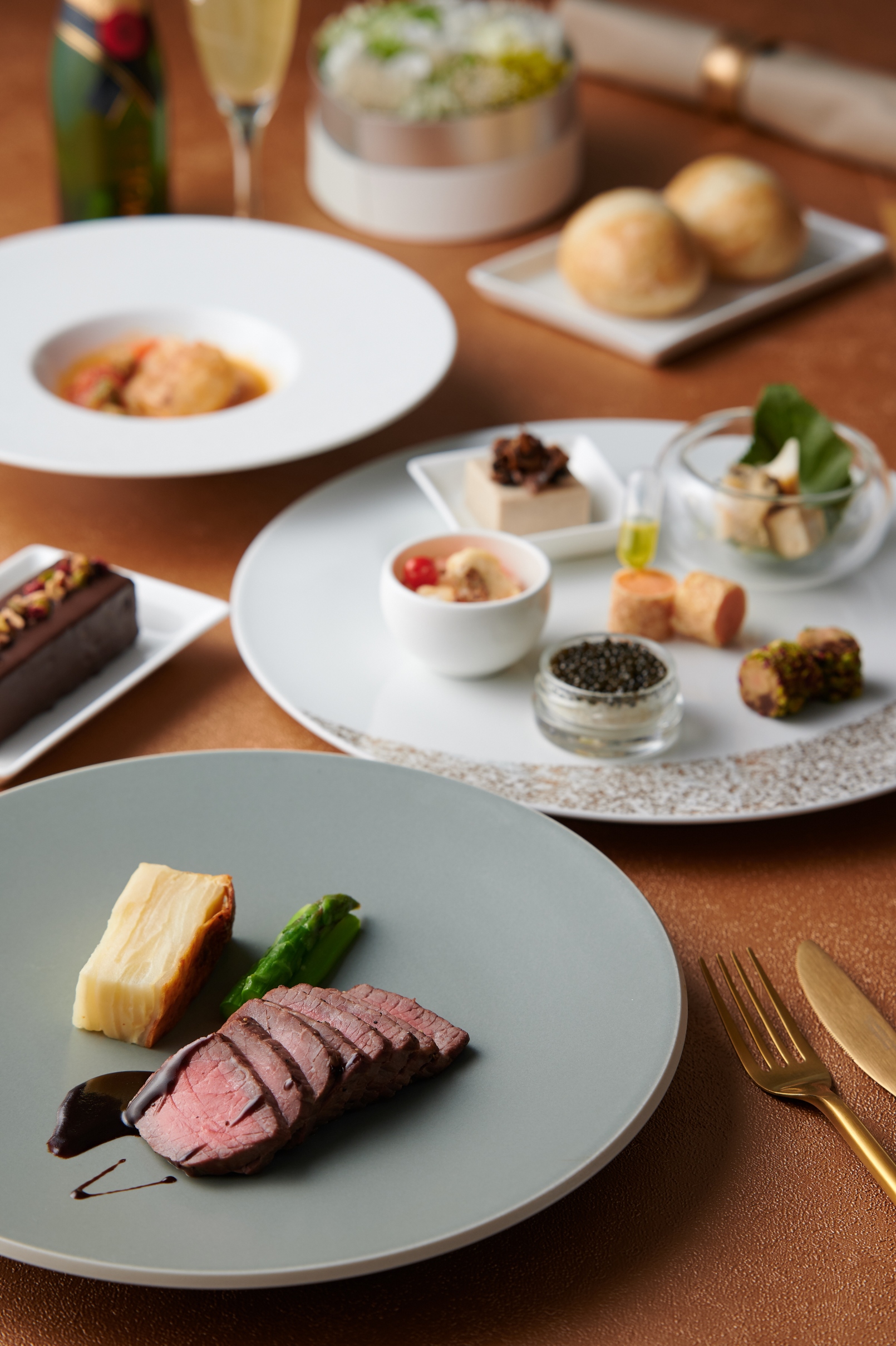 真空パックのお料理とドリンク、フラワーアレンジメント、引出物をご自宅にお届け!「お家で結婚式」第2弾 3種の料理コースが新登場