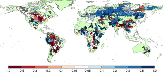 図3 2010-2013の期間に、地球温暖化によって洪水の生じやすさが増加した流域(青)と減少した流域(赤)の分布 Hirabayashi et al., 2021b