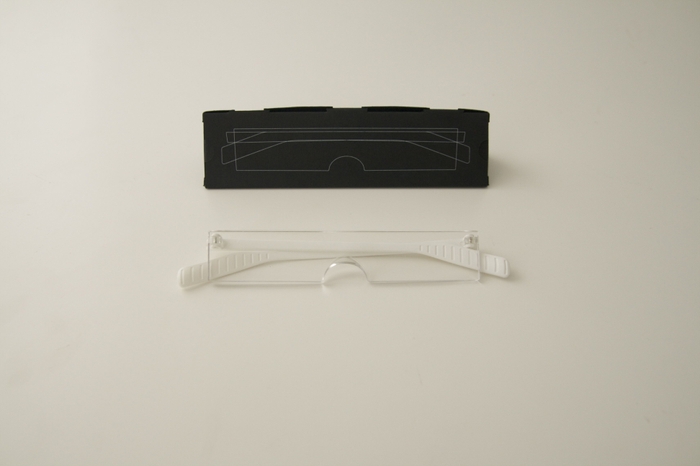 リーディンググラス 白2