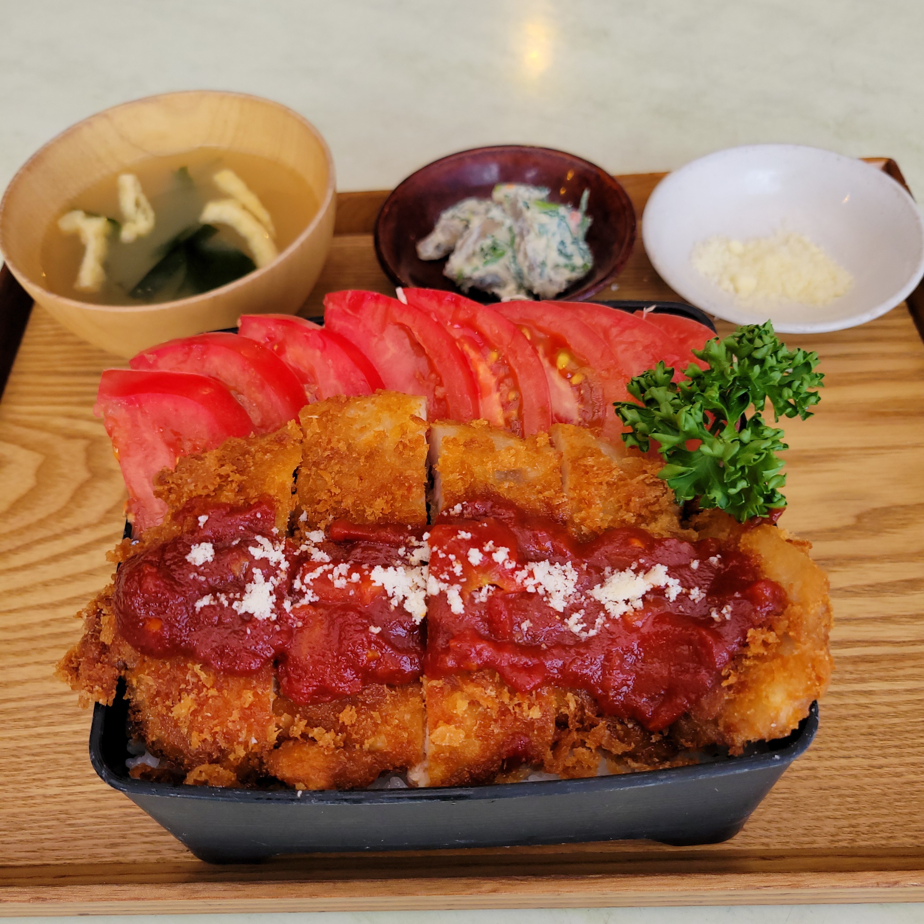弾ける新鮮さ！初夏の味わい「トマト」が主役の 山口さん家の足柄