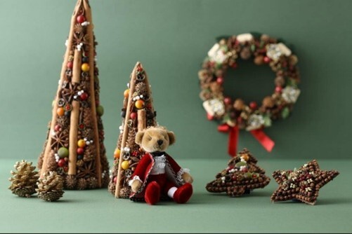 クリスマス雑貨も販売