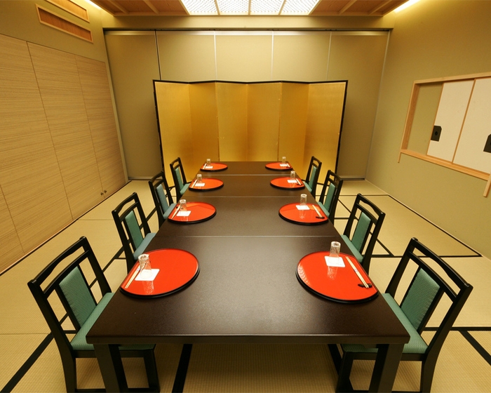 和モダンな紫陽花の間