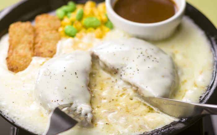 とろ~りチーズINチーズONハンバーグ