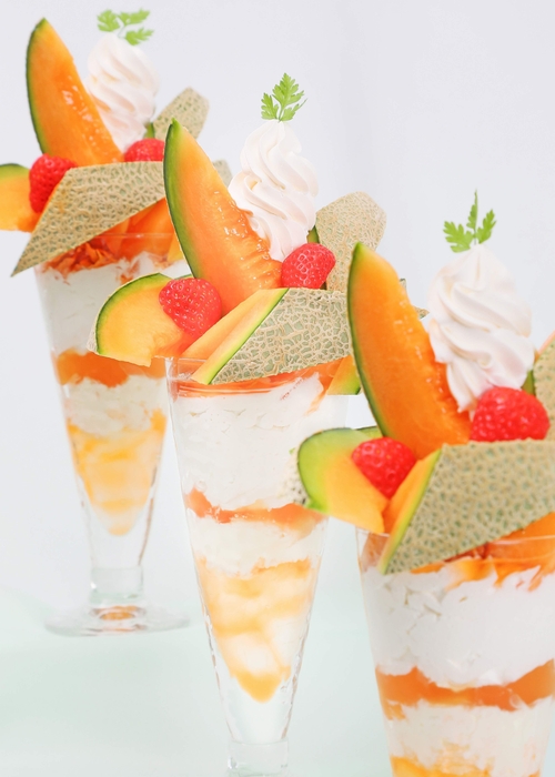 北海道産らいでんメロンパフェDX(真横)