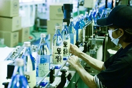 黒糖焼酎づくり、ドライフルーツ加工、レシピ開発、梱包・発送まで「オール奄美」にこだわり、地域内での価値循環と雇用創出に貢献