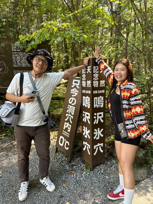 (鳴沢氷穴入口、秋なのに０℃！)