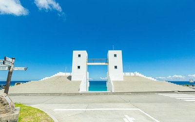 新島 羽伏浦海岸メインゲート