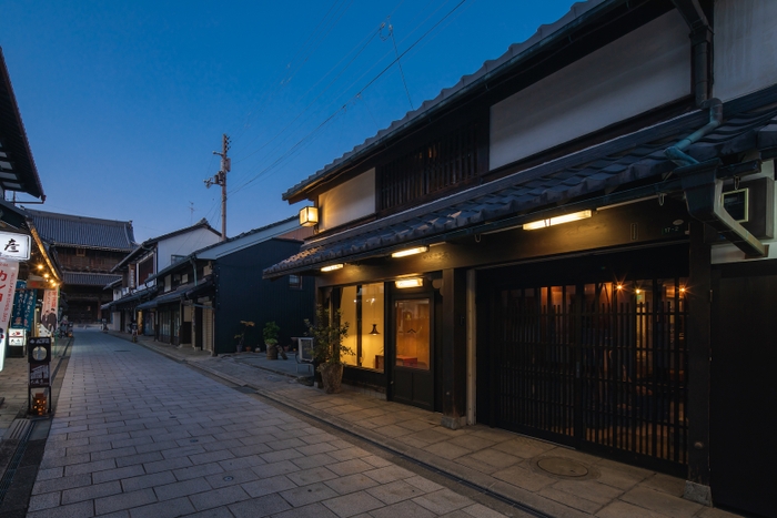 夕暮れの大通寺表参道